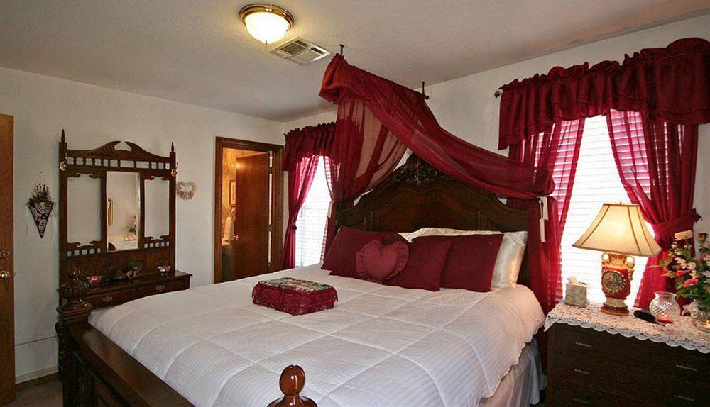 The Whispering Pines Inn Norman Bagian luar foto