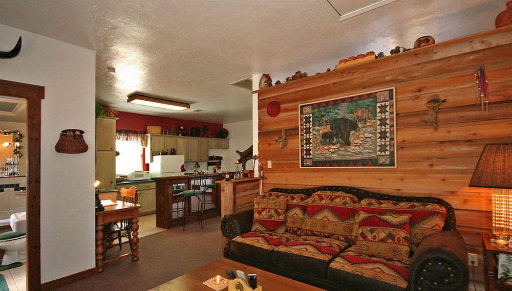 The Whispering Pines Inn Norman Bagian luar foto
