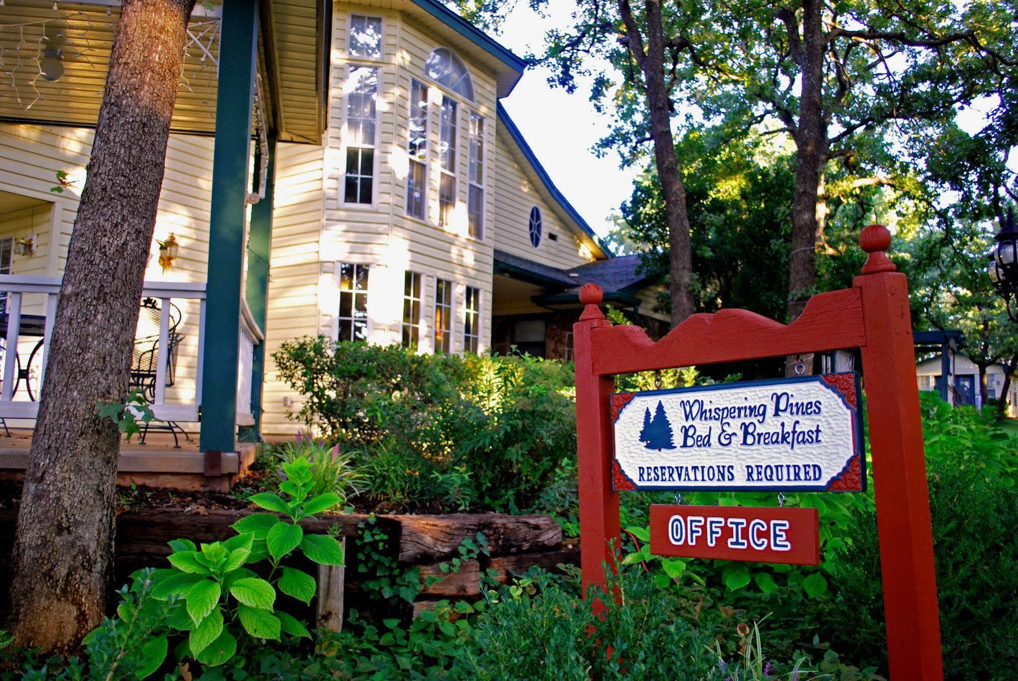 The Whispering Pines Inn Norman Bagian luar foto