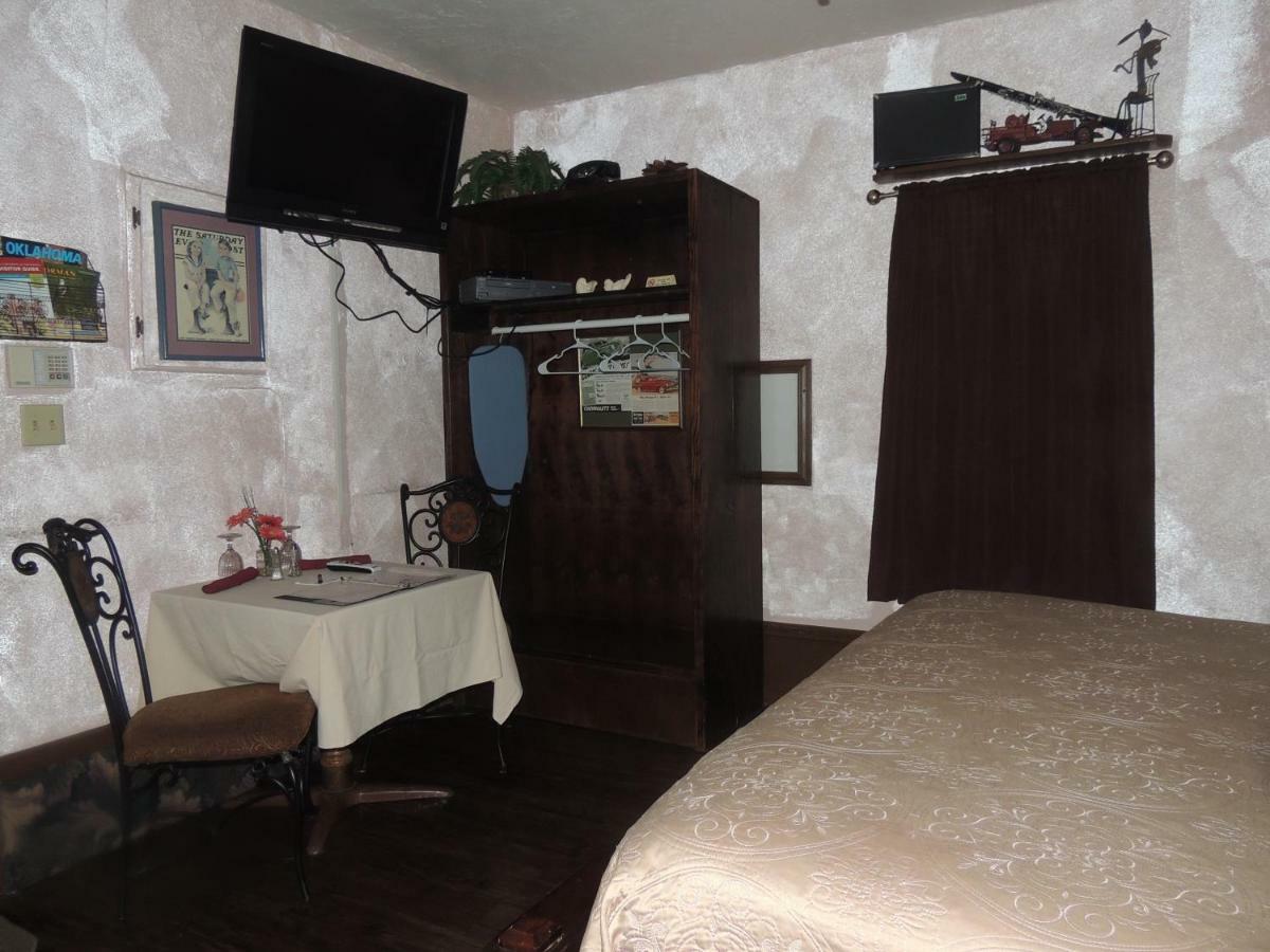 The Whispering Pines Inn Norman Bagian luar foto