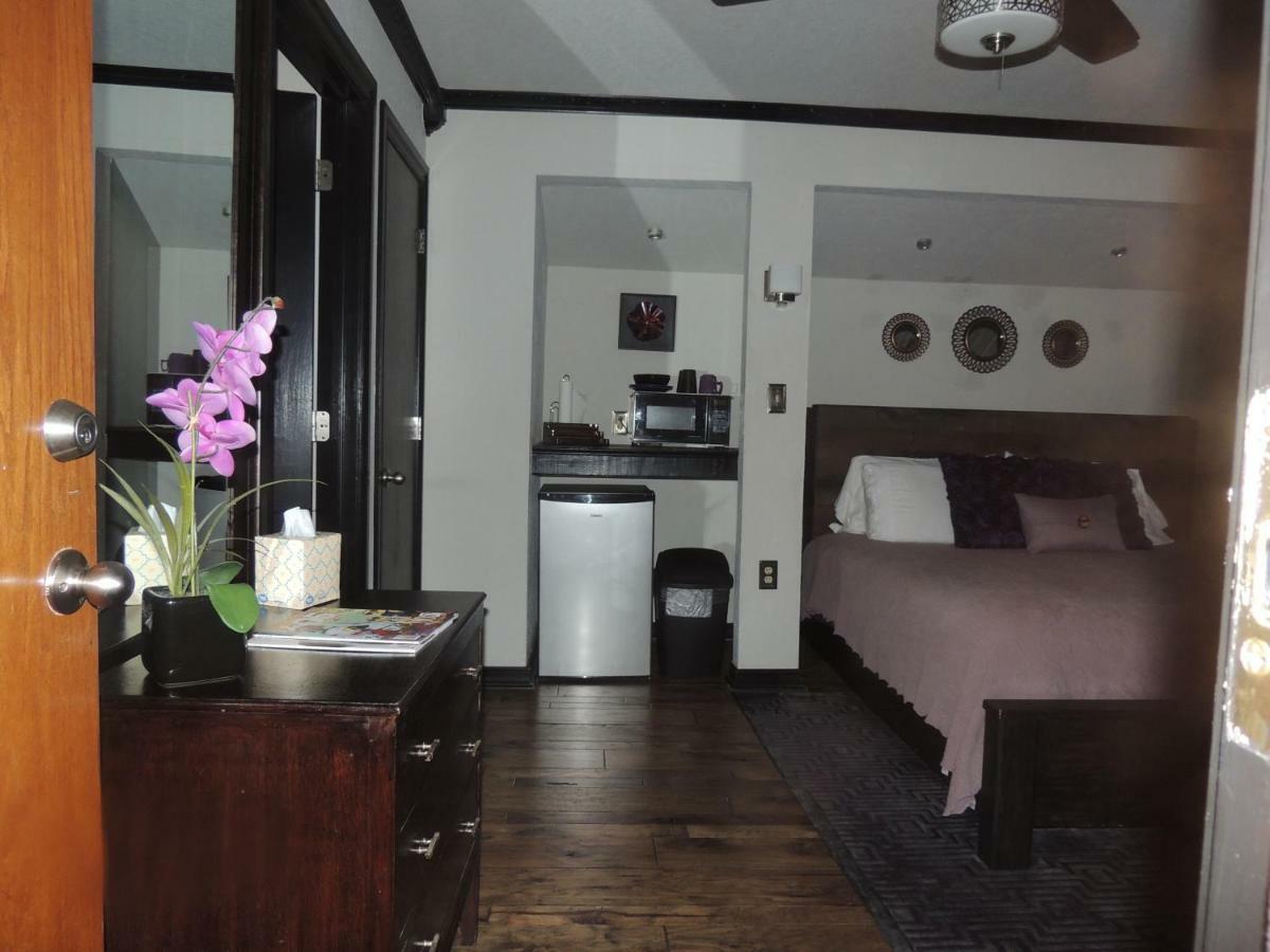 The Whispering Pines Inn Norman Bagian luar foto