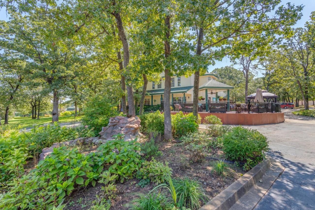 The Whispering Pines Inn Norman Bagian luar foto