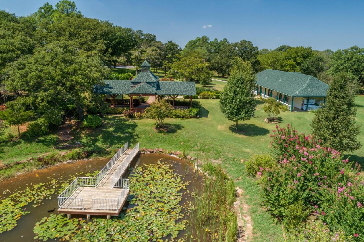 The Whispering Pines Inn Norman Bagian luar foto